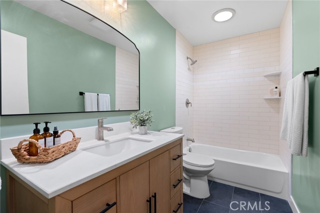 10707 Camarillo Street, 314 photo 18