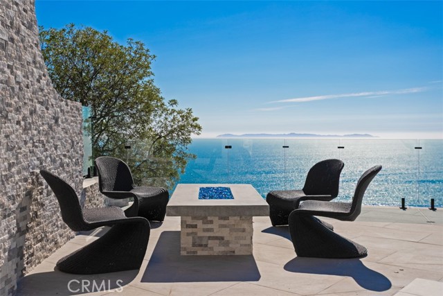 31 N Vista De Catalina, Laguna Beach CA: https://media.crmls.org/medias/a930aab7-699b-410f-82dc-173b9015d0a5.jpg