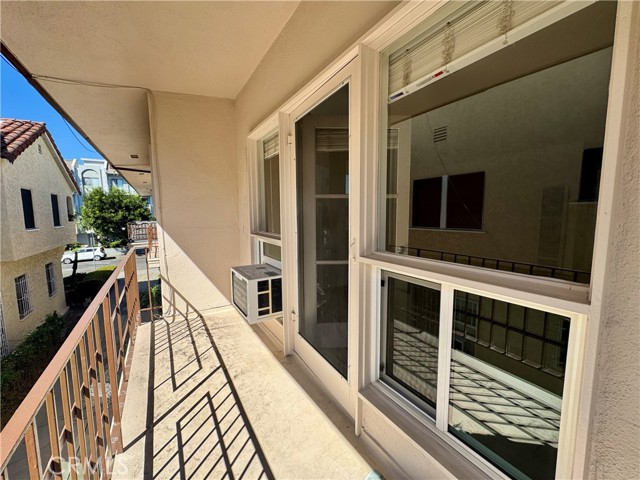 Detail Gallery Image 6 of 8 For 122 N Croft #7,  Los Angeles,  CA 90048 - 1 Beds | 1 Baths