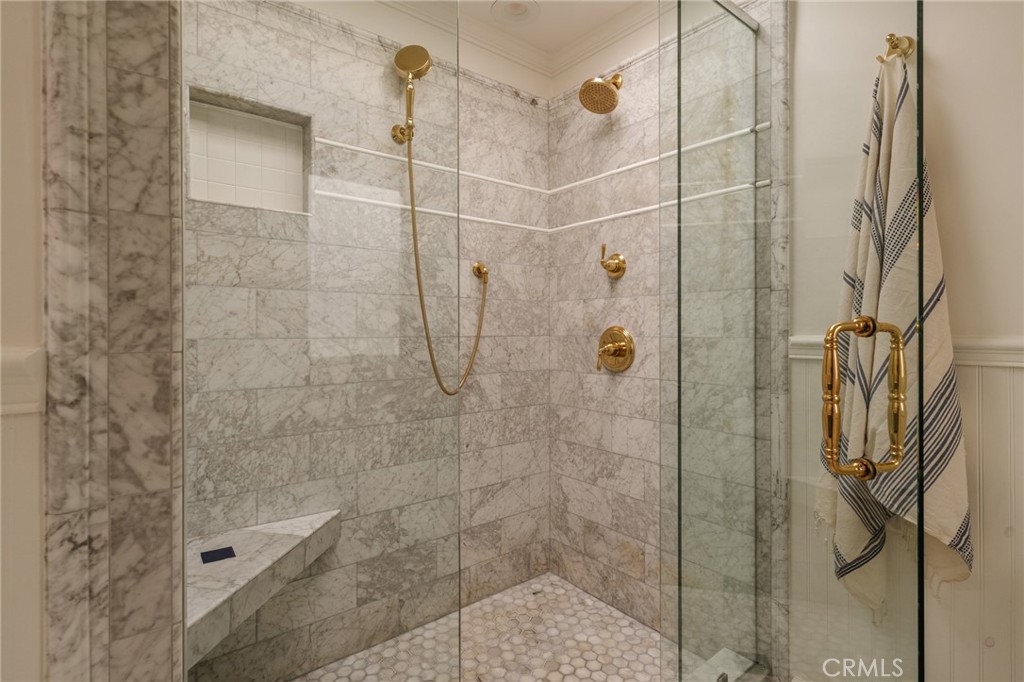 https://media.crmls.org/medias/a93388ca-f3e9-4da1-ac72-510fd50ba834.jpg?preset=X-Large