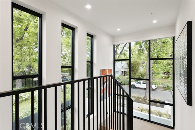 Detail Gallery Image 25 of 43 For 4211 Agnes Ave, Studio City,  CA 91604 - 4 Beds | 4/1 Baths