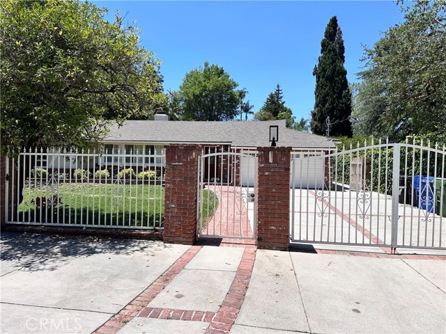 5369 Topeka Drive, Tarzana CA: https://media.crmls.org/medias/a933fdf5-8763-4748-9389-cfe02cf45e9f.jpg