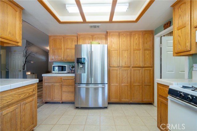 Detail Gallery Image 14 of 29 For 10174 Aster Rd, Oak Hills,  CA 92344 - 3 Beds | 2 Baths