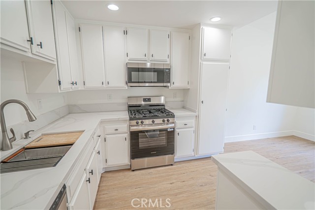 Detail Gallery Image 3 of 22 For 25712 Lupita, Valencia,  CA 91355 - 3 Beds | 2 Baths