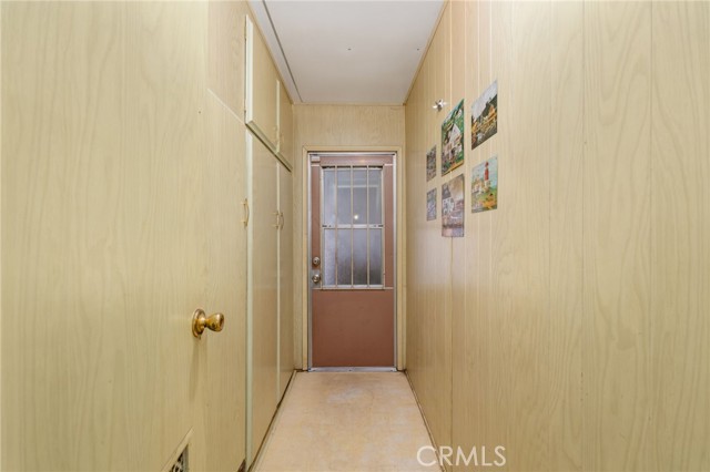 2692 Highland Avenue, Highland CA: https://media.crmls.org/medias/a9357219-8298-4c99-8b26-b1a3e13a8dab.jpg