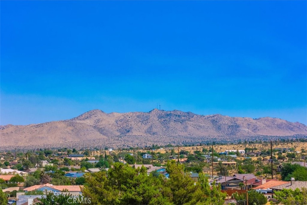 https://media.crmls.org/medias/a9358565-65d3-4f6e-a3a6-3a6465d284a9.jpg?preset=X-Large