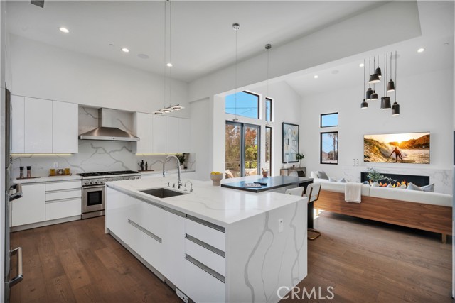 332 Avenue E, Redondo Beach, California 90277, 5 Bedrooms Bedrooms, ,6 BathroomsBathrooms,Residential,For Sale,Avenue E,SB26070979