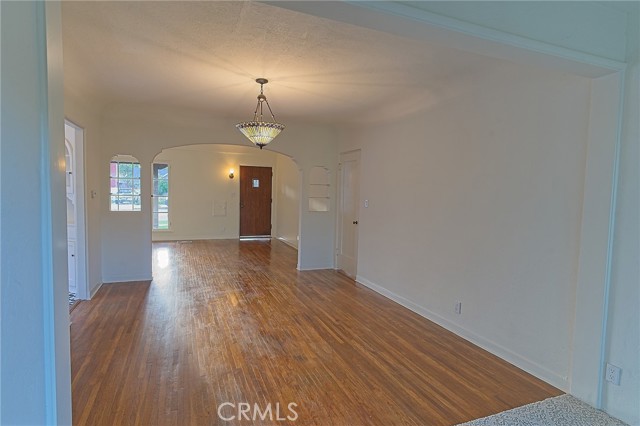 550 N 1st Avenue, Upland CA: https://media.crmls.org/medias/a935dc84-76a8-439b-9502-47429fd23290.jpg