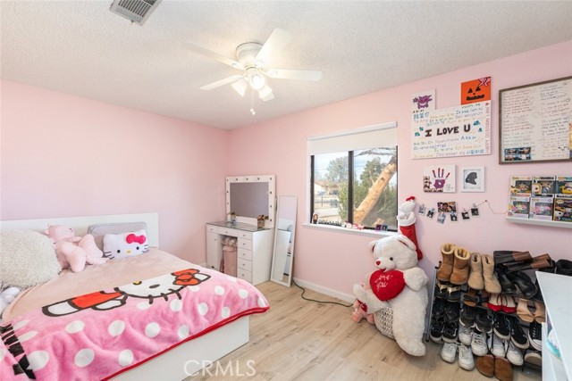 17733 Fresno Street, Hesperia CA: https://media.crmls.org/medias/a935e86e-3939-48bf-baaf-2bbaa884a0b0.jpg