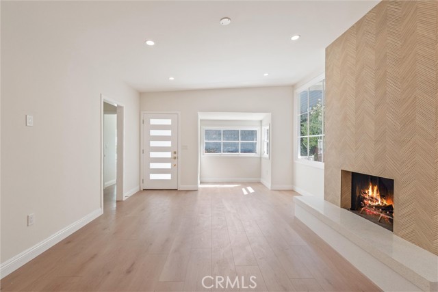 Detail Gallery Image 6 of 16 For 869 10th St, Manhattan Beach,  CA 90266 - 3 Beds | 2 Baths