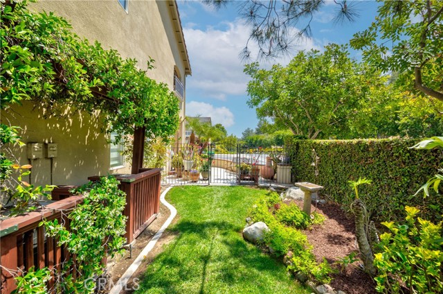 2101 S Sanders Ct, La Habra CA: https://media.crmls.org/medias/a93791b2-14da-4d46-9f56-2cf4bf8755bb.jpg