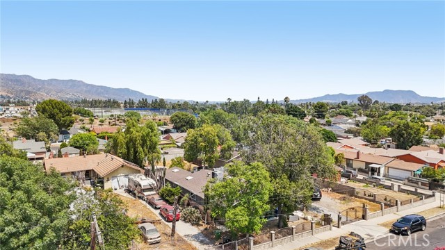 8040 Troost Avenue, North Hollywood CA: https://media.crmls.org/medias/a93799a6-8db1-41b6-876a-4c1f8dba7c12.jpg