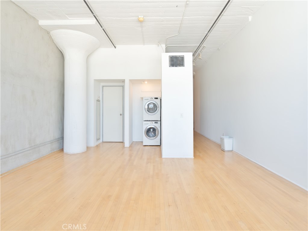 https://media.crmls.org/medias/a9391017-44d5-4477-aac1-937d4f1cc323.jpg?preset=X-Large