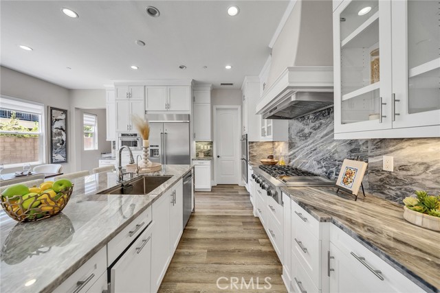 Detail Gallery Image 8 of 62 For 61 Windwalker Way, Tustin,  CA 92782 - 6 Beds | 5/1 Baths