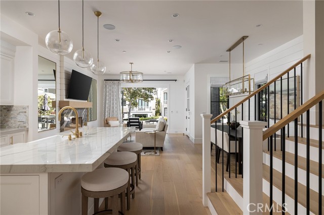 702 Poinsettia Avenue, Corona del Mar CA: https://media.crmls.org/medias/a93b1354-0864-4d38-9af2-a23c2f96e319.jpg