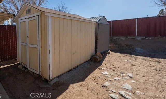 10221 Lawson Avenue, Adelanto CA: https://media.crmls.org/medias/a93b5a26-4c5b-49cd-aba1-9278285d4915.jpg
