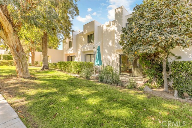 Detail Gallery Image 35 of 39 For 48792 Desert Flower, Palm Desert,  CA 92260 - 2 Beds | 2/1 Baths