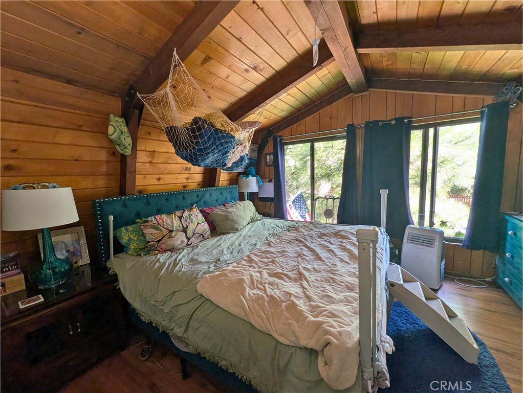 https://media.crmls.org/medias/a93d4bd7-f9d0-424b-9cc0-bf051c6fe295.jpg?preset=X-Large