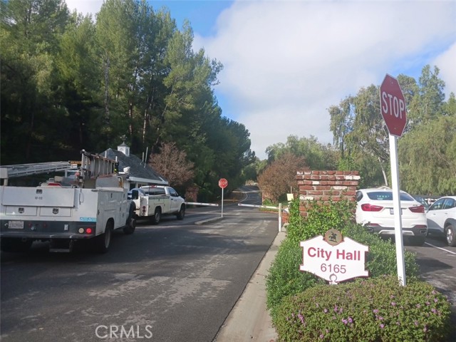 Detail Gallery Image 4 of 4 For 24334 Crestlawn St, Woodland Hills,  CA 91367 - 2 Beds | 2 Baths