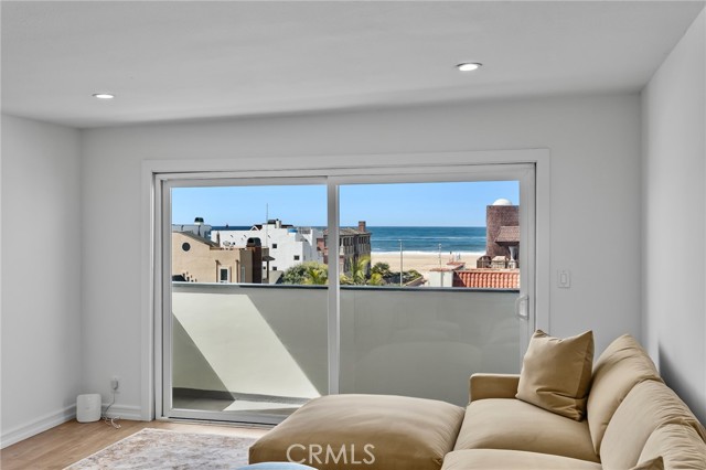 404 Hermosa Avenue, Hermosa Beach CA: https://media.crmls.org/medias/a93e0bea-0d49-48ec-a926-375196141189.jpg