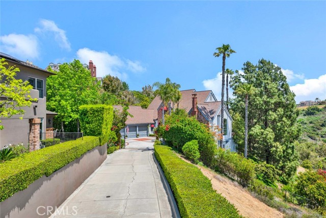 10302 Broadview Place, North Tustin CA: https://media.crmls.org/medias/a93e4a1f-e4a1-4045-905e-70c4a14d023e.jpg
