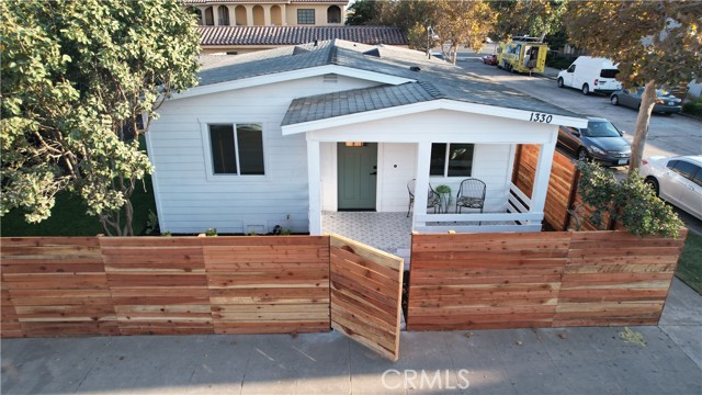 Detail Gallery Image 3 of 74 For 1330 W 2nd St, Santa Ana,  CA 92703 - 3 Beds | 1 Baths