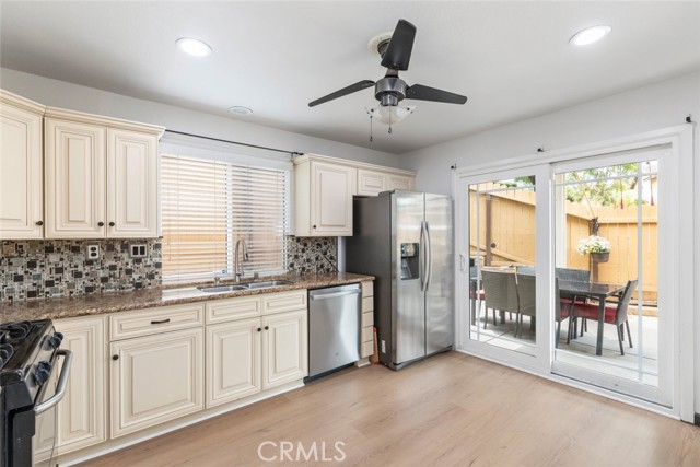 560 Shenandoah Road, Corona CA: https://media.crmls.org/medias/a93f3cd1-97f1-4115-bf7f-f92fe39eddc7.jpg
