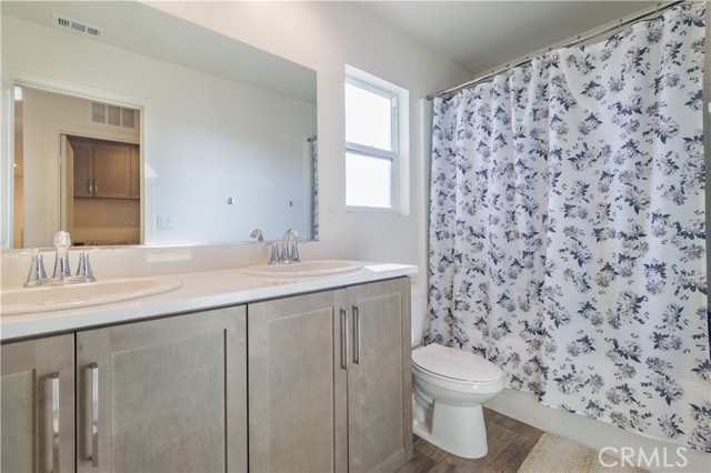 Detail Gallery Image 17 of 27 For 15755 Parry Peak Dr, Fontana,  CA 92336 - 6 Beds | 3/1 Baths