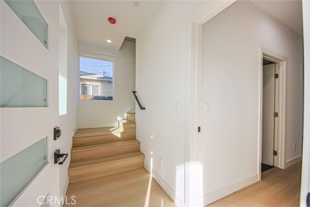 2402 S Cochran Avenue, Los Angeles CA: https://media.crmls.org/medias/a940c404-29de-4039-a7a4-574b61567995.jpg