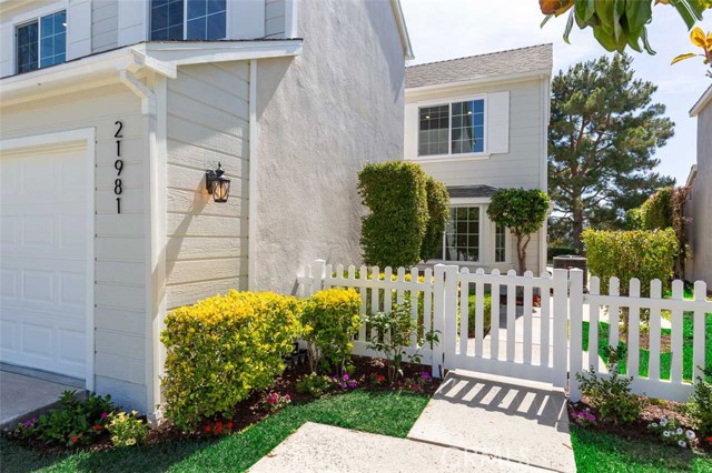21981 Birchwood, Mission Viejo CA: https://media.crmls.org/medias/a941a2da-dd1f-4f4a-896c-fb49ab1af47d.jpg