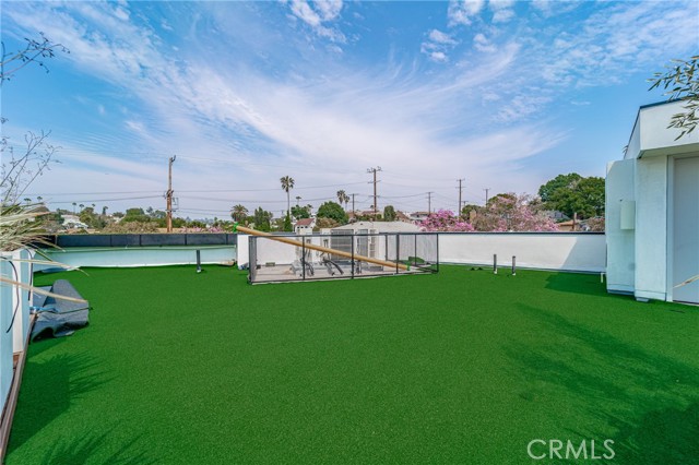 2828 London Street, Los Angeles CA: https://media.crmls.org/medias/a9433484-2de2-4627-a3e7-ee0232d1362f.jpg