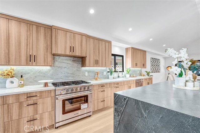 6847 Katherine, Van Nuys CA: https://media.crmls.org/medias/a943e543-5a1d-444c-9b28-02dd5ca72d34.jpg