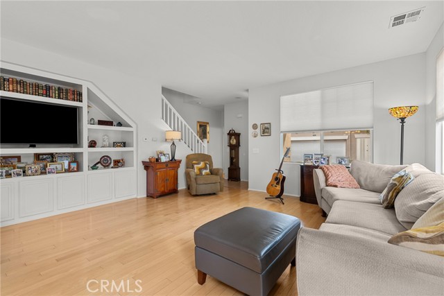 Detail Gallery Image 5 of 30 For 17823 Poplar Court, Carson,  CA 90746 - 3 Beds | 3 Baths