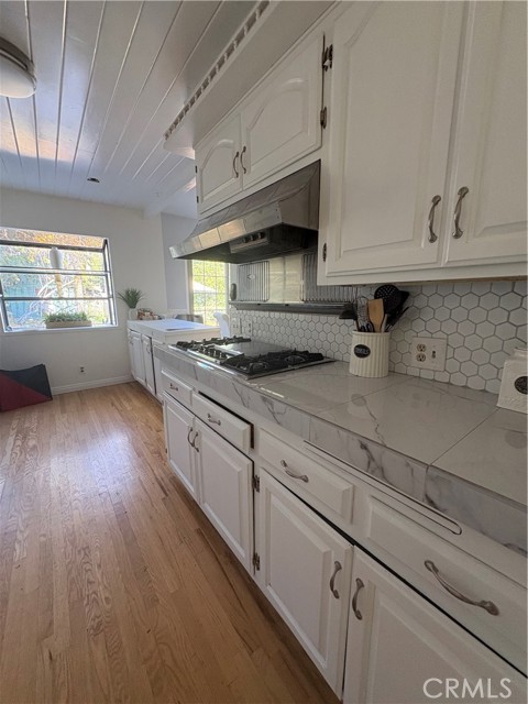 Detail Gallery Image 5 of 22 For 20955 De Mina, Woodland Hills,  CA 91364 - 3 Beds | 2 Baths