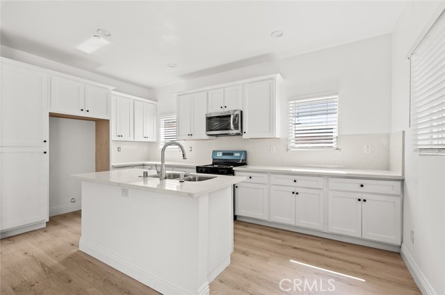 939 E 97th Street, Los Angeles CA: https://media.crmls.org/medias/a9447e0a-11cd-4748-b670-efb1ae41b29e.jpg