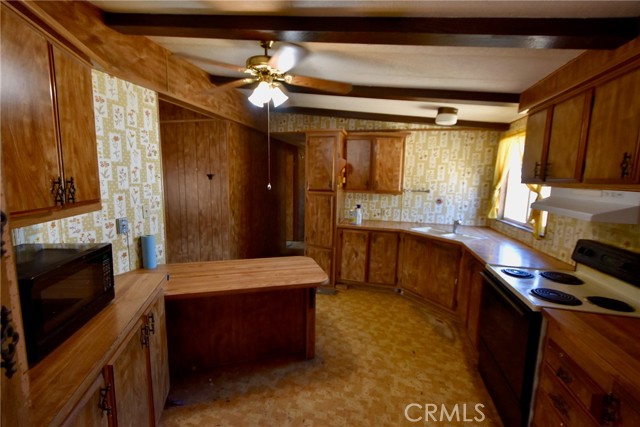 Detail Gallery Image 3 of 21 For 10913 Apache Rd, Montague,  CA 96064 - 2 Beds | 2 Baths