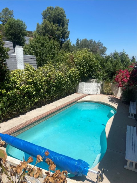 17041 Escalon Drive, Encino CA: https://media.crmls.org/medias/a944b351-ad68-4c46-a747-2e3d7b2afad5.jpg
