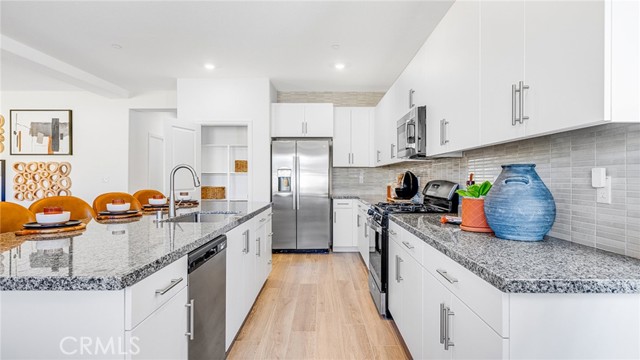 Detail Gallery Image 8 of 26 For 65247 Avenida De Paz, Desert Hot Springs,  CA 92240 - 5 Beds | 3 Baths