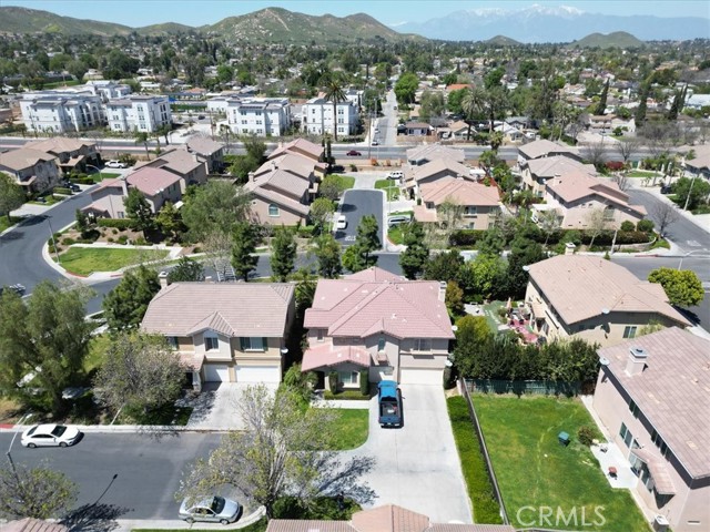 Detail Gallery Image 4 of 34 For 11227 Springway Ct, Riverside,  CA 92505 - 5 Beds | 4 Baths