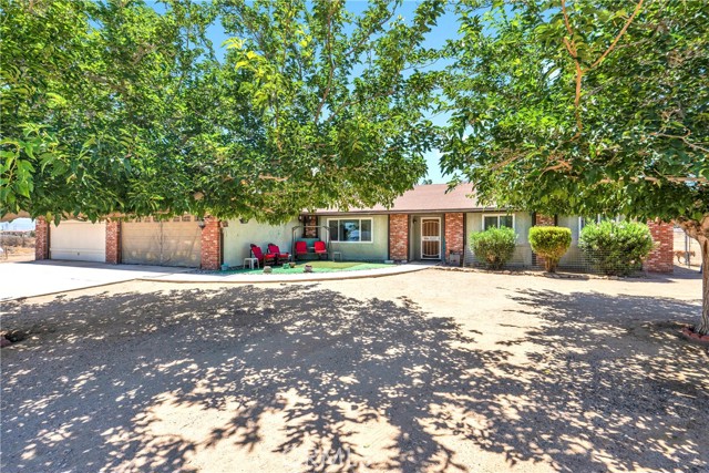 Detail Gallery Image 3 of 43 For 13237 Smoke Tree Rd, Victorville,  CA 92392 - 3 Beds | 2 Baths