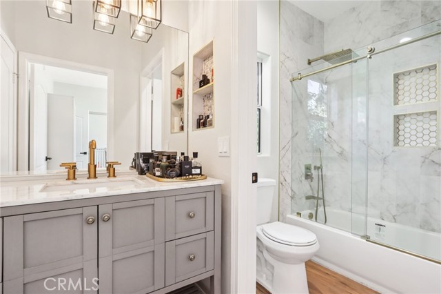 5635 Woodman Avenue, Van Nuys CA: https://media.crmls.org/medias/a9460ff7-2946-4de3-962b-6e3dd56eabf5.jpg