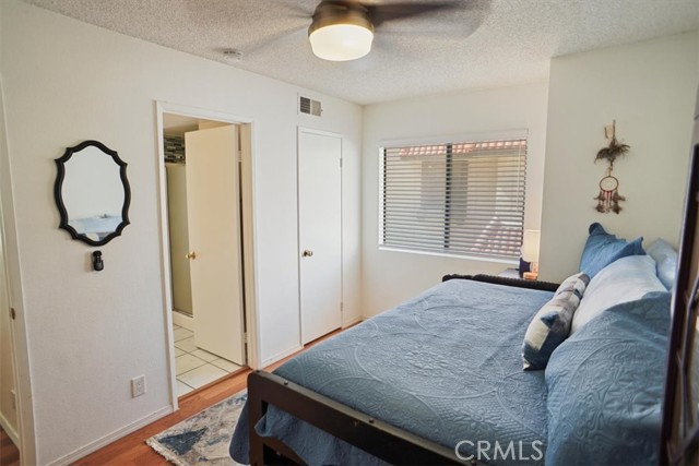 Detail Gallery Image 8 of 21 For 27617 Nugget Drive #1,  Canyon Country,  CA 91387 - 3 Beds | 3 Baths