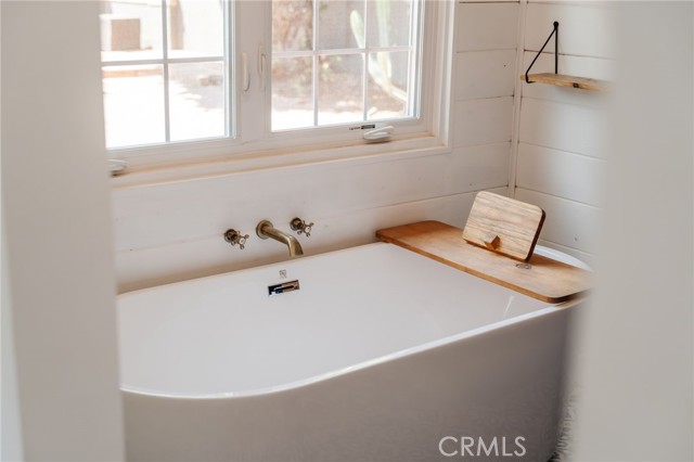 4741 Santa Lucia Drive, Woodland Hills CA: https://media.crmls.org/medias/a947a66f-ed63-49f8-ba1d-2cd33780ab5d.jpg