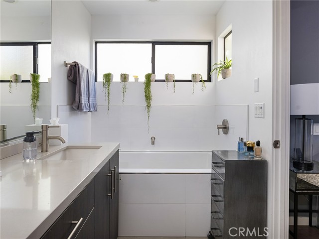 Detail Gallery Image 21 of 33 For 119 E Walnut Ave, El Segundo,  CA 90245 - 3 Beds | 2/1 Baths