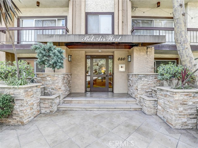 440 Veteran AVE Unit: 102