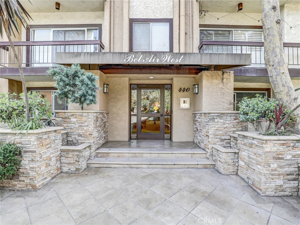 440 Veteran Avenue #102