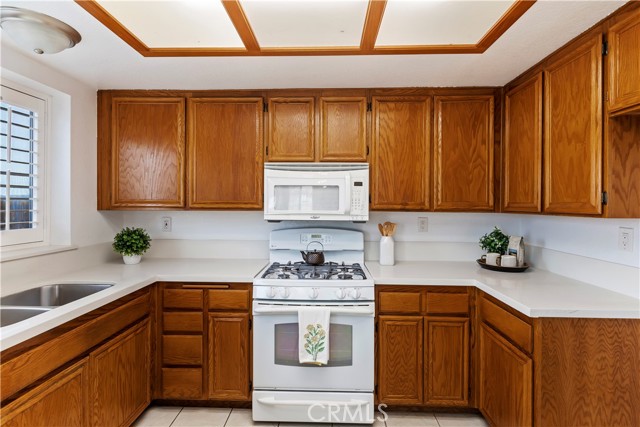 Detail Gallery Image 14 of 39 For 4296 Estrada Dr, Jurupa Valley,  CA 92509 - 3 Beds | 2 Baths