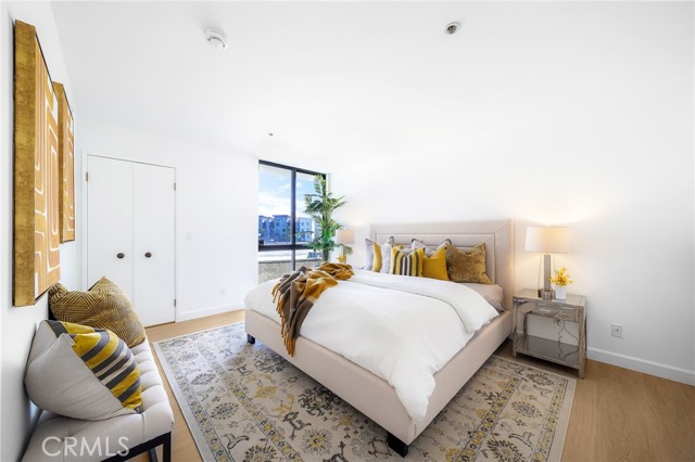 222 S Central Avenue, Los Angeles CA: https://media.crmls.org/medias/a949598b-e321-4f38-b2af-943edd3e98d5.jpg