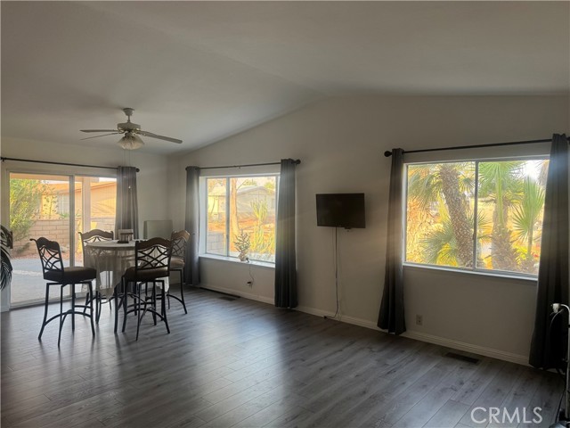 Detail Gallery Image 3 of 6 For 65565 134 Acoma Ave #134,  Desert Hot Springs,  CA 92240 - 2 Beds | 2 Baths