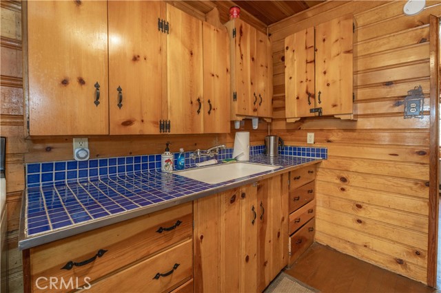 Detail Gallery Image 7 of 27 For 796 Silver Tip Dr, Big Bear Lake,  CA 92315 - 2 Beds | 2 Baths